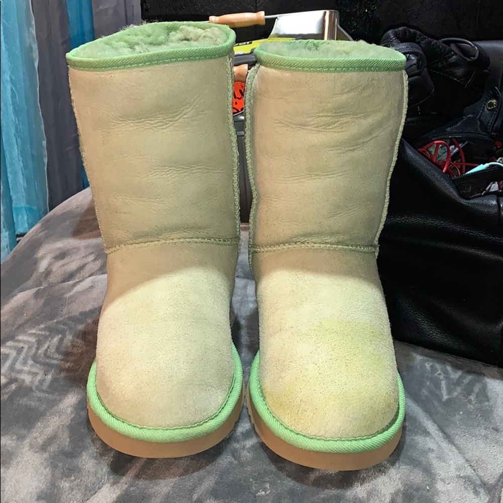 COPY - Ugg Lime Green Short Boots Sz 7 *DAMAGED*